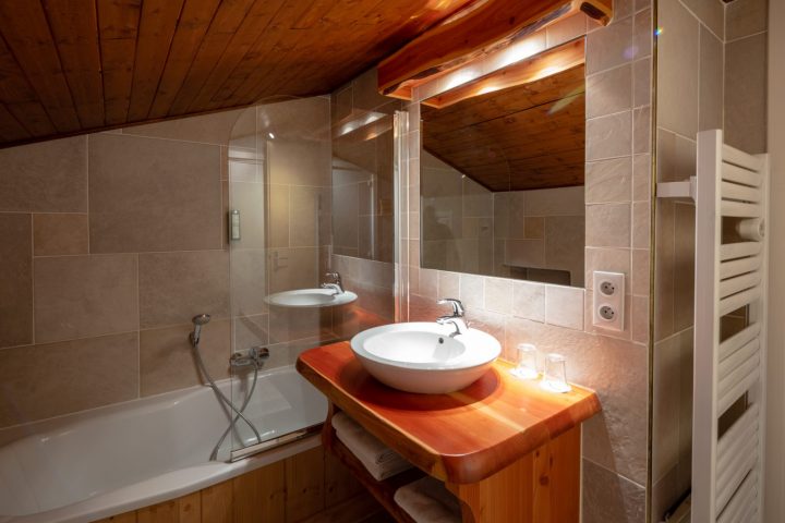 Salle de bain chambre studio communicant