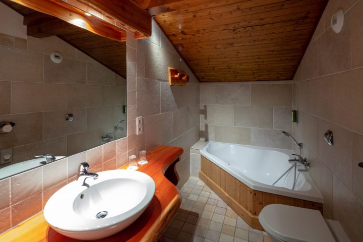 Salle de bain studio communicant